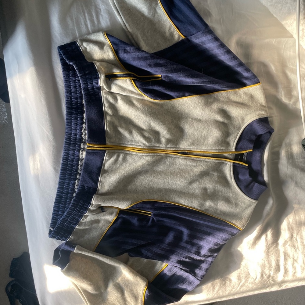 Urban outfitters full zip sweater size small✨